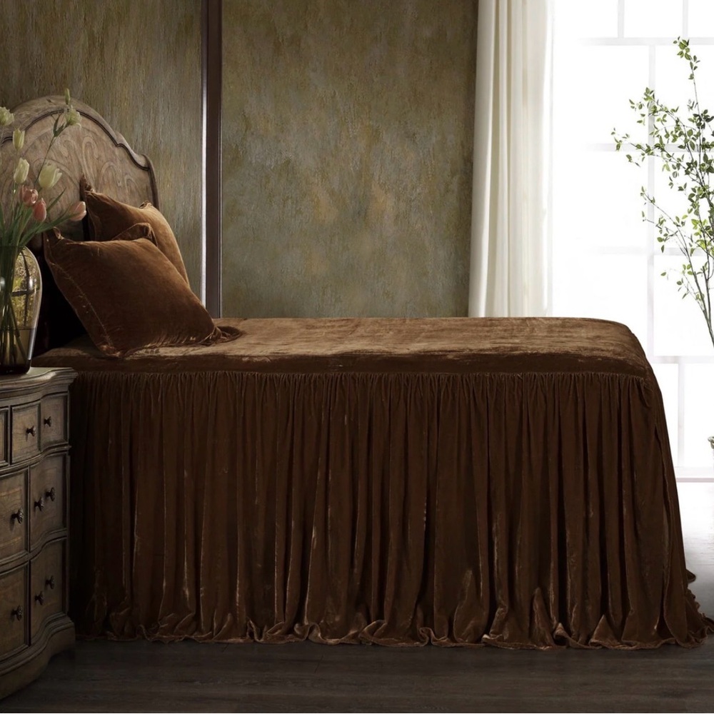 Luxurious Brown Velvet Comforter Set - Plush Bedspread